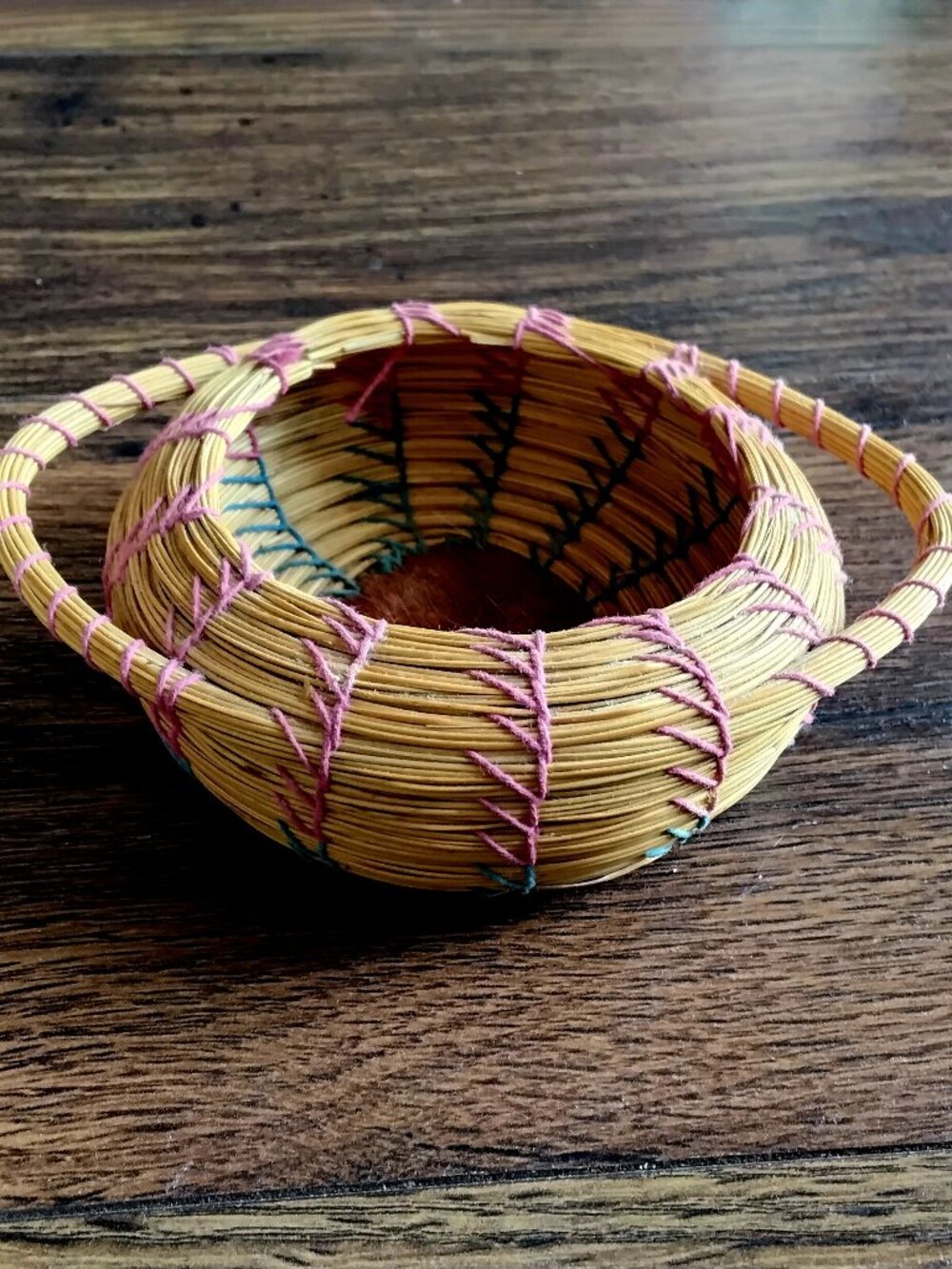 Vtg. Native American Hand Woven Coiled Pine Needle Basket
